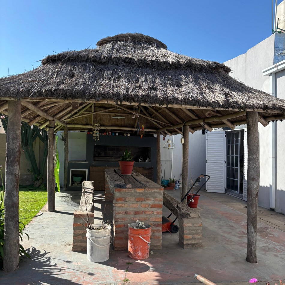 CASA EN VENTA CON QUINCHO Y GRAN PATIO