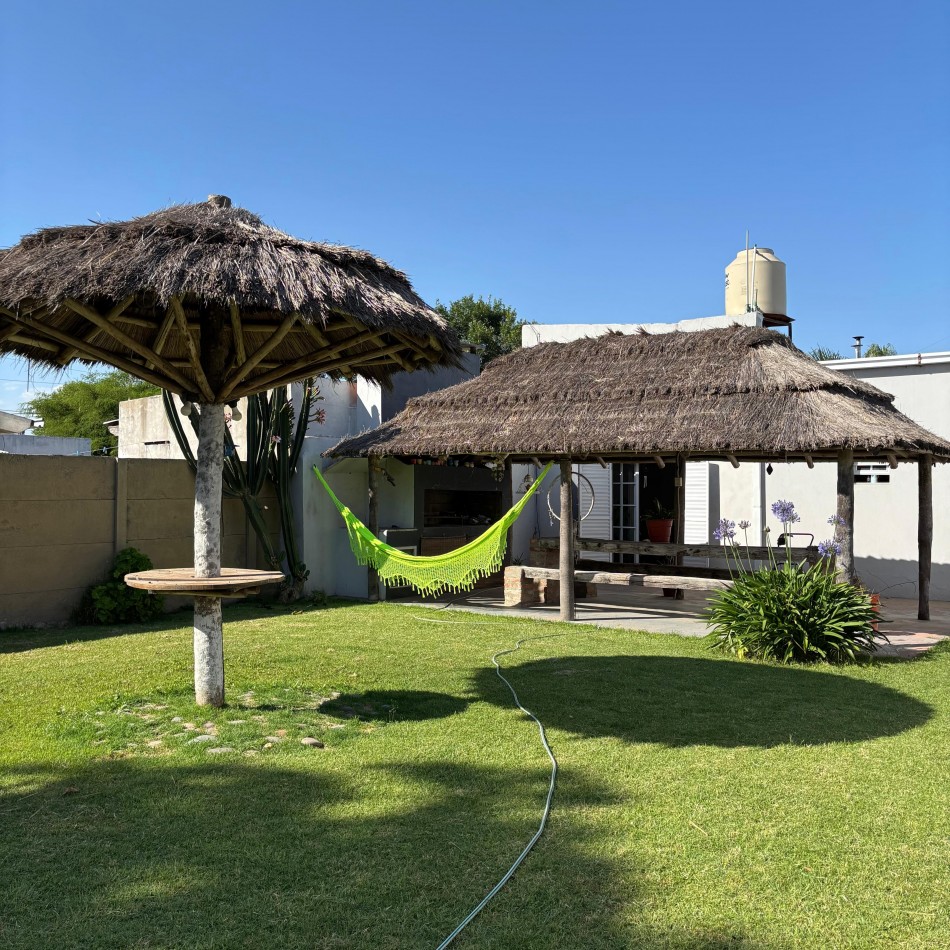 CASA EN VENTA CON QUINCHO Y GRAN PATIO