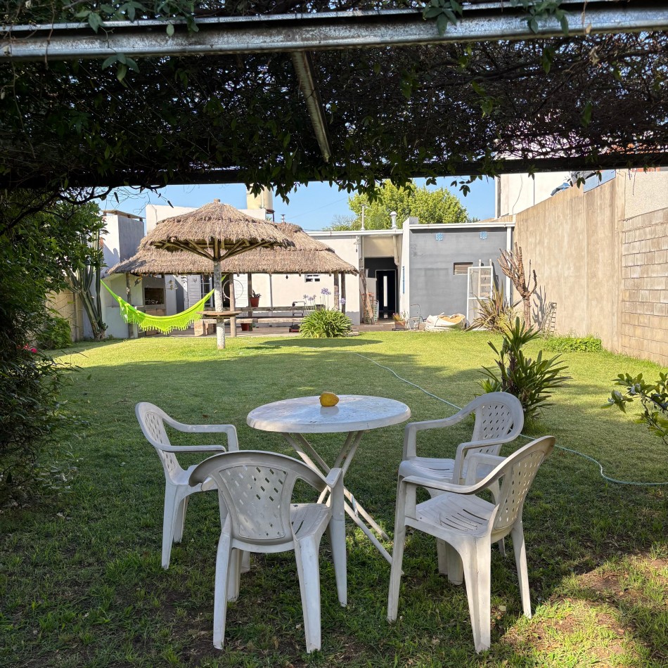 CASA EN VENTA CON QUINCHO Y GRAN PATIO