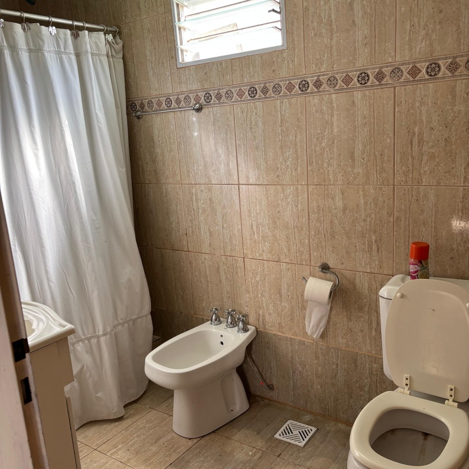 CASA EN VENTA CON QUINCHO Y GRAN PATIO