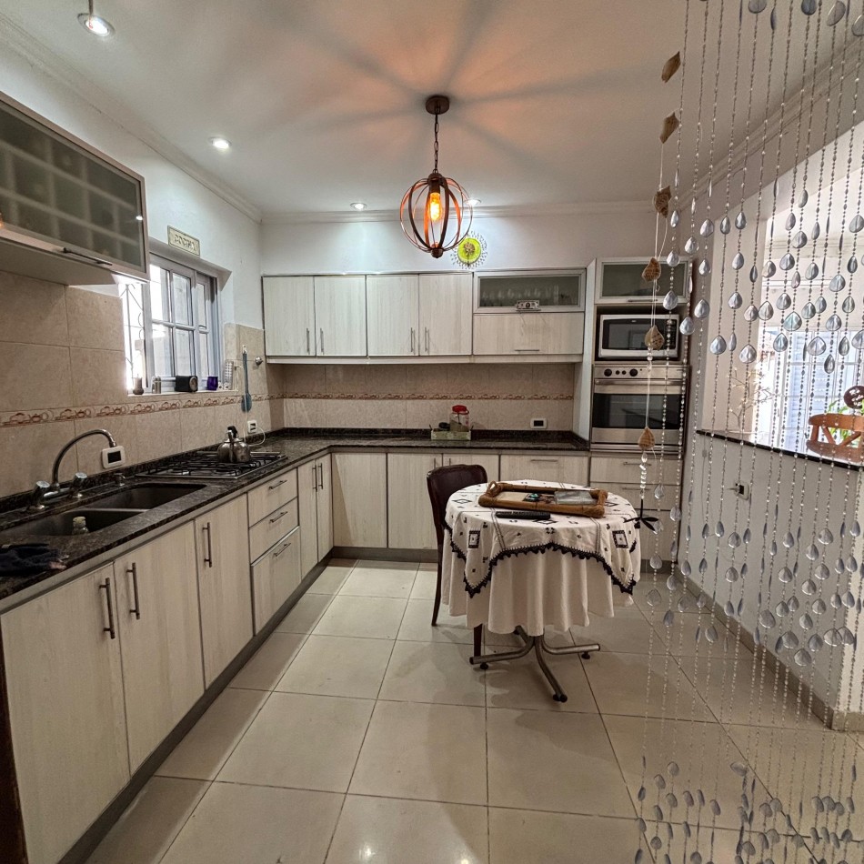 CASA EN VENTA CON QUINCHO Y GRAN PATIO