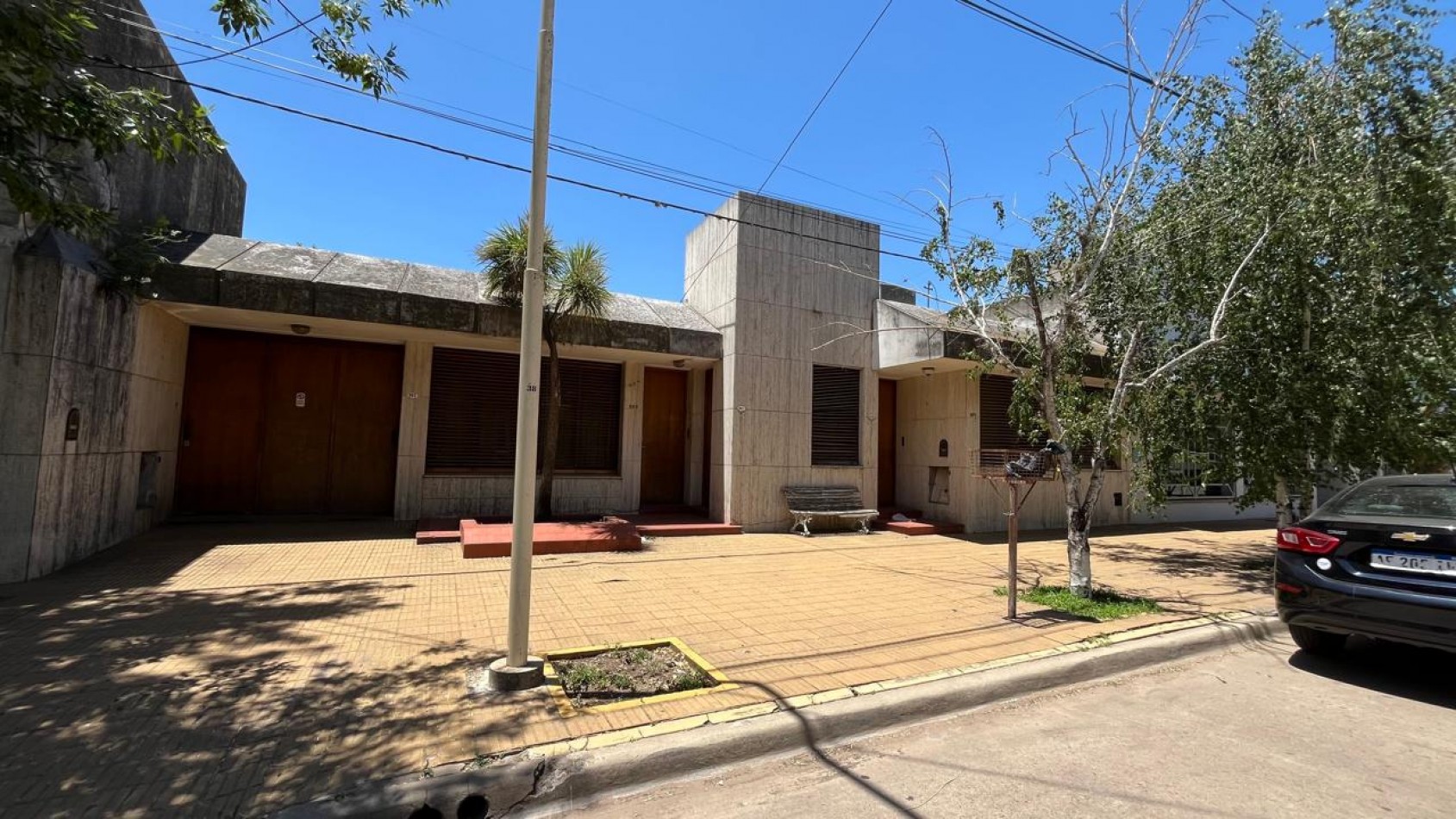 VIVIENDA + OFICINA/CONSULTORIO EN VENTA