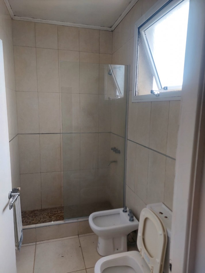 DEPARTAMENTO EN 1o PISO POR ESCALERA