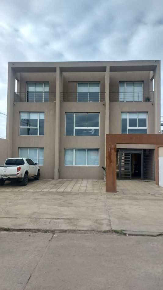 DEPARTAMENTO EN 1o PISO POR ESCALERA