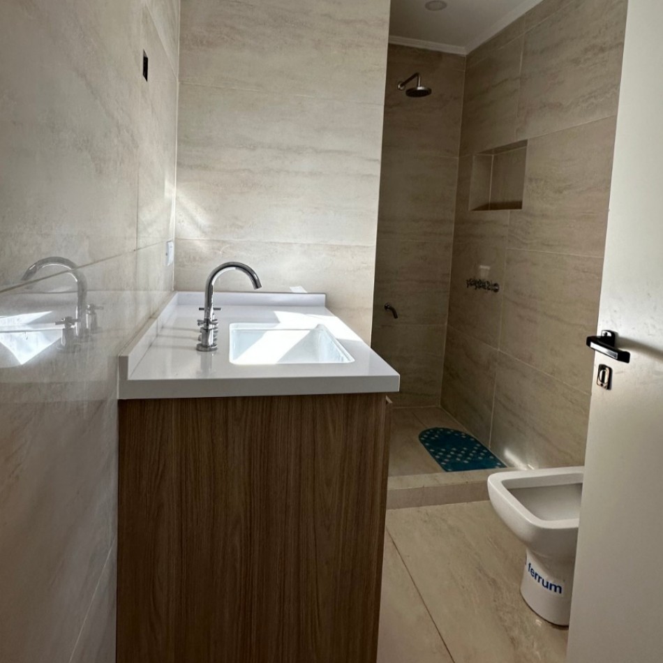 CASA QUINTA A ESTRENAR CON PILETA EN VENTA
