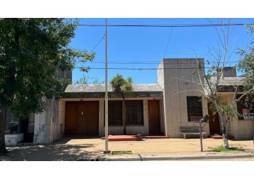 VIVIENDA + OFICINA/CONSULTORIO EN VENTA